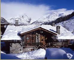 Highly insulated rustic Eco-homes utilising sustainable, locally sourced materials giving warm and comfortable, low maintenance homes with low running costs and low carbon footprints. Properties can be finished with stone external walls or a mix of stone, wood and paint-rendered walls.